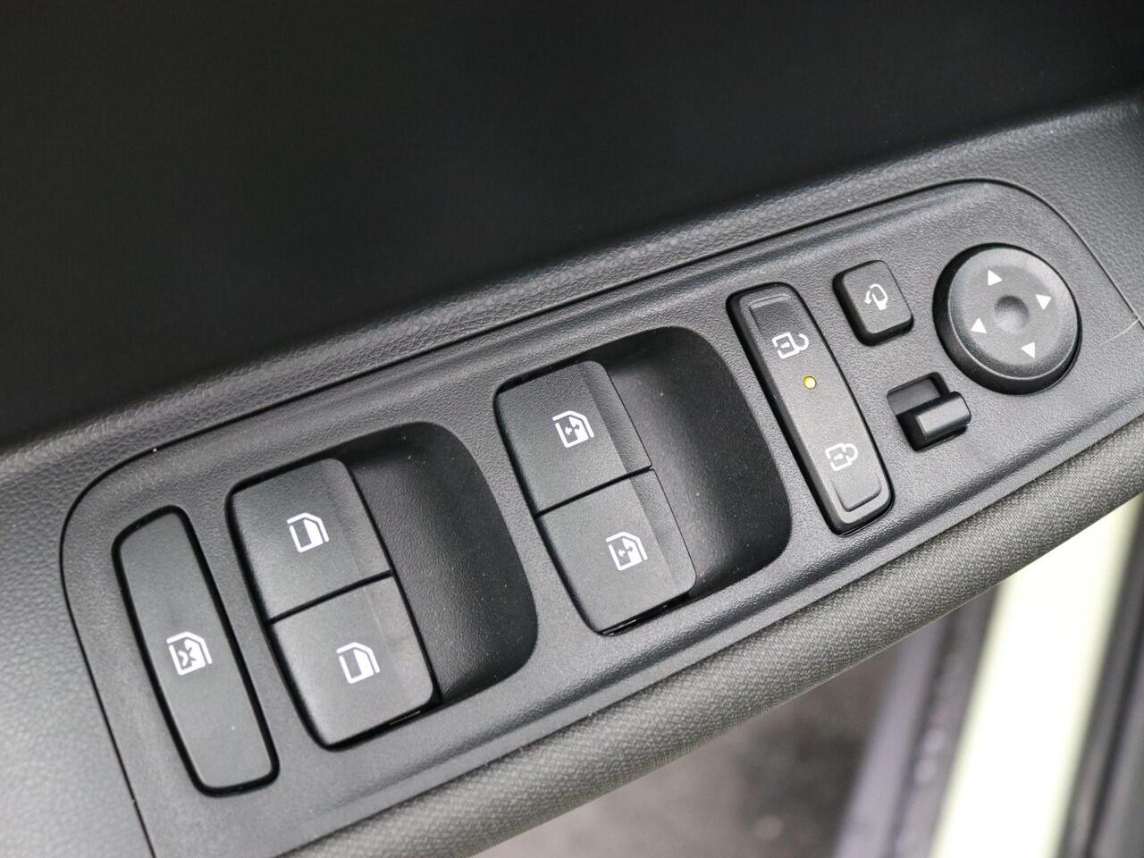 Hyundai INSTER Evolve Sky W&T 49 kWh