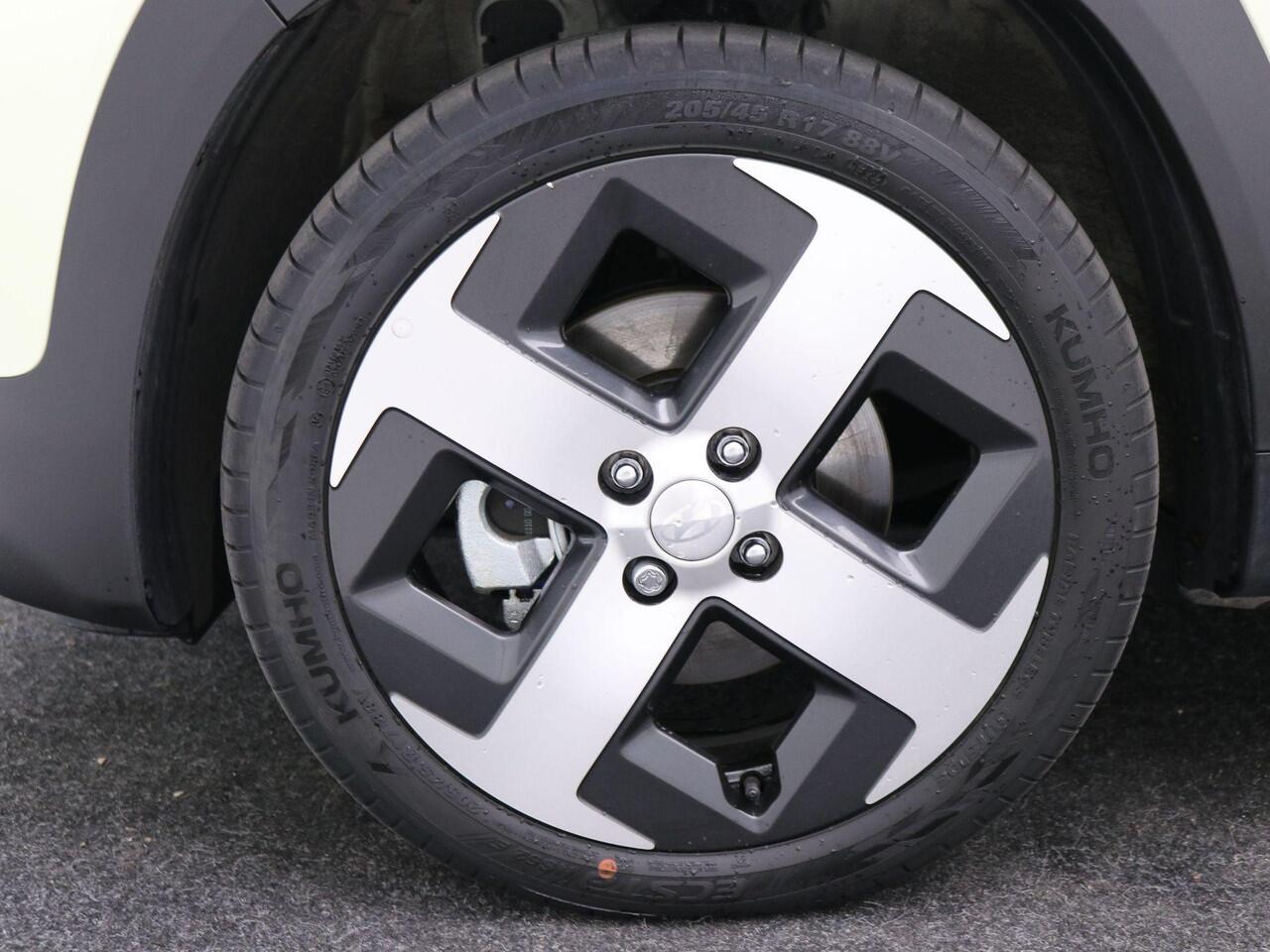 Hyundai INSTER Evolve Sky W&T 49 kWh