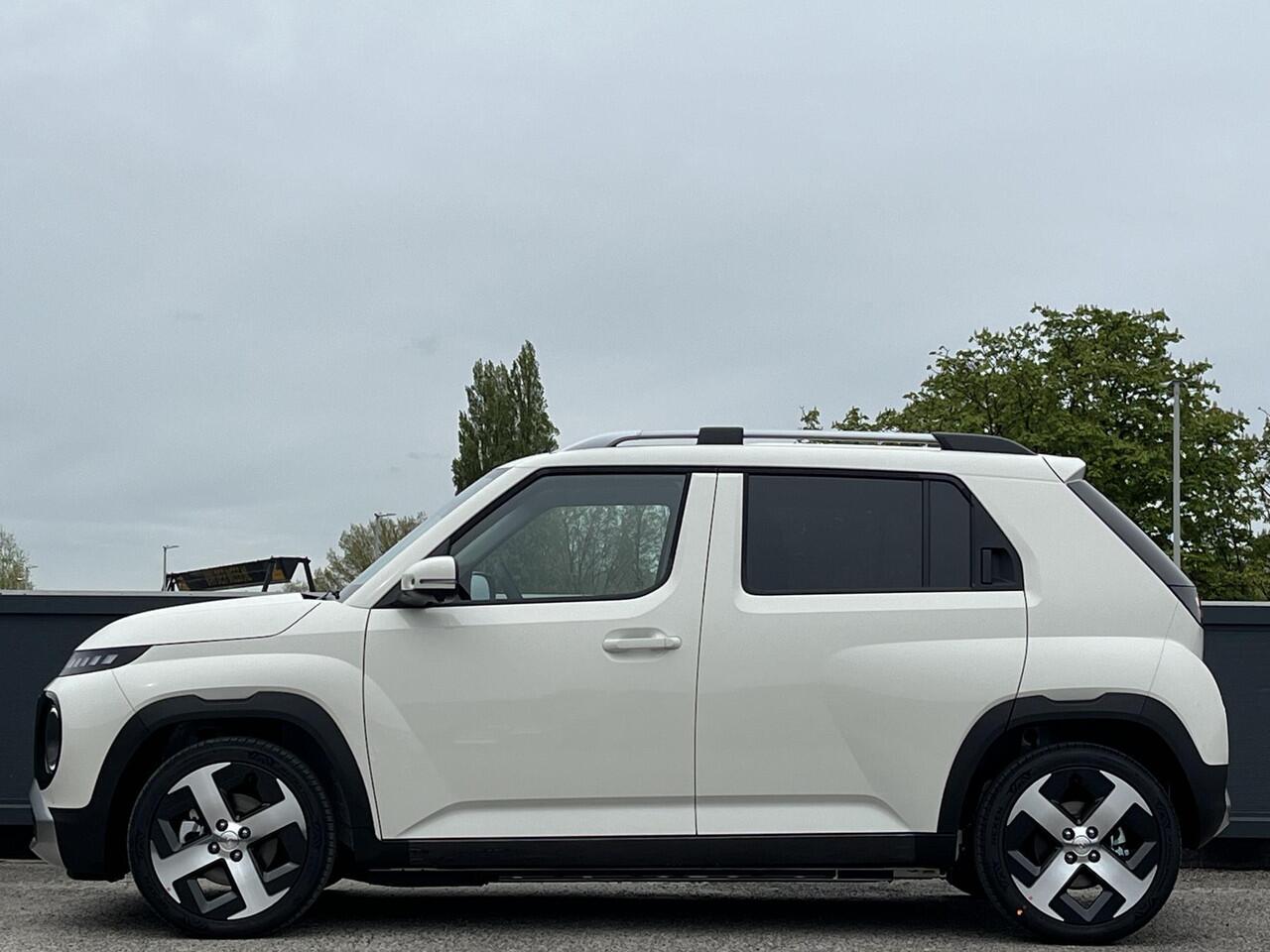 Hyundai INSTER Evolve Sky 49 kWh |¤2520 KORTING|360 CAMERA|STOELVERWARMING|SENSOREN VOOR & ACHTER| SCHUIF/-KANTEL DAK|