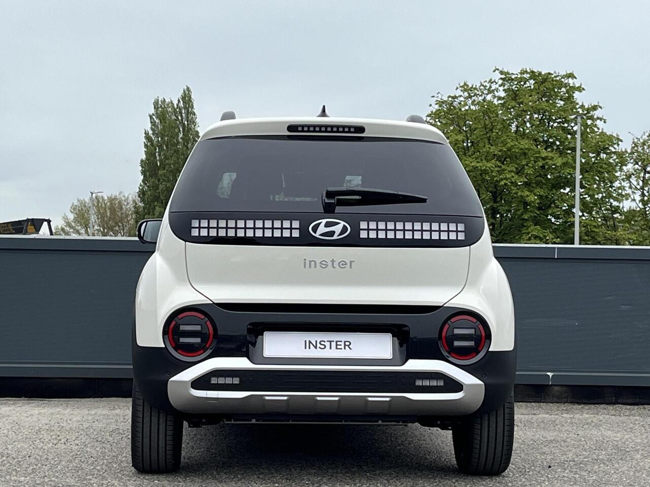 Hyundai INSTER Evolve Sky 49 kWh |¤2520 KORTING|360 CAMERA|STOELVERWARMING|SENSOREN VOOR & ACHTER| SCHUIF/-KANTEL DAK|