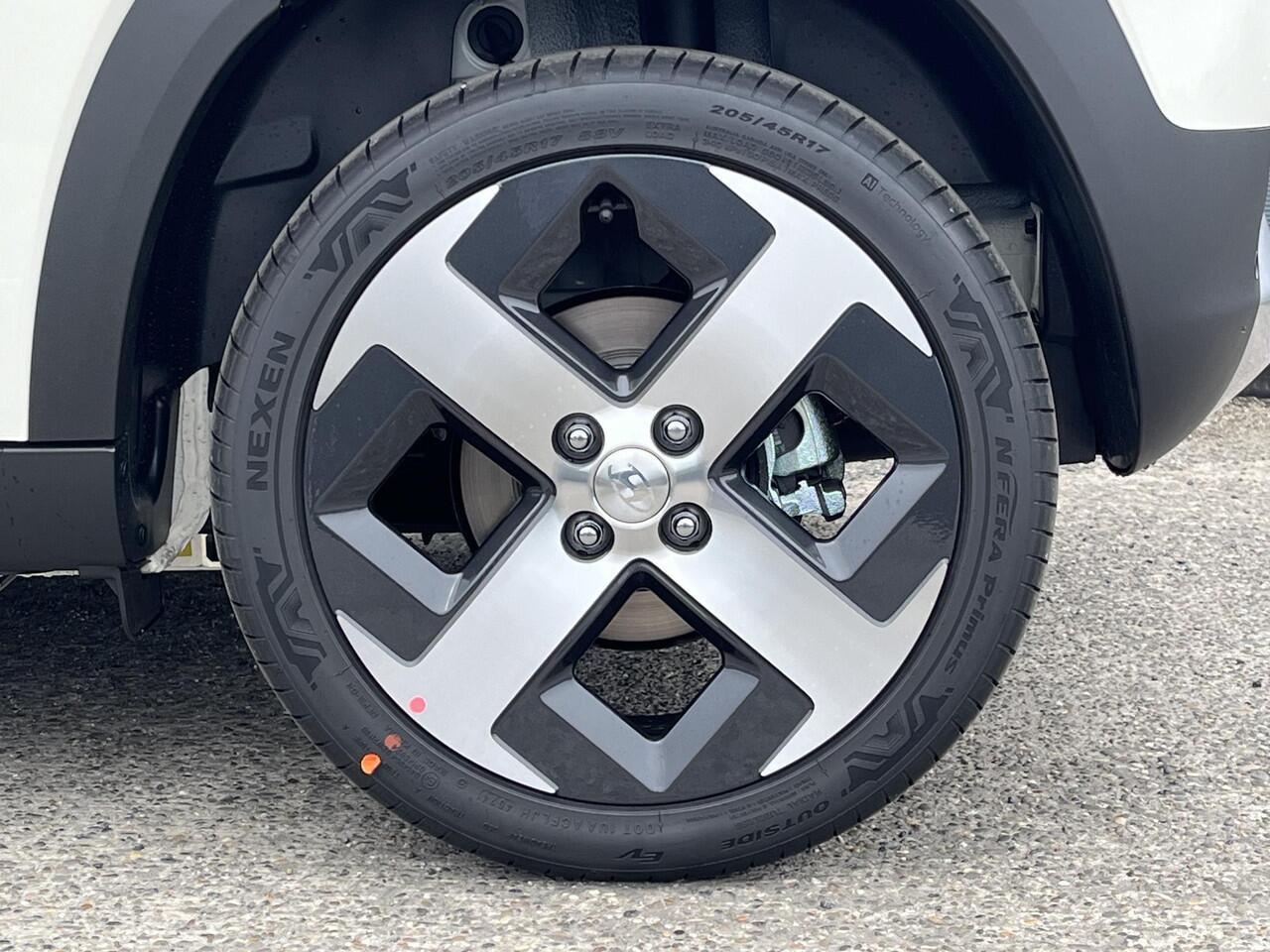 Hyundai INSTER Evolve 49 kWh | ¤3720 KORTING | WINTERPACK | TECHPACK | DODEHOEKDETECTIE | WARMTEPOMP |