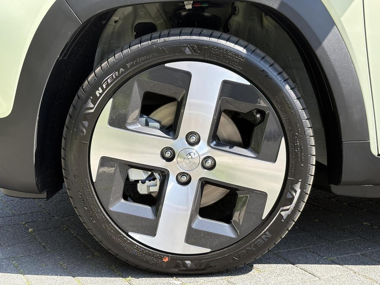 Hyundai INSTER Evolve Sky 49 kWh |¤2515 KORTING|360 CAMERA|STOELVERWARMING|SENSOREN VOOR & ACHTER| SCHUIF/-KANTEL DAK|