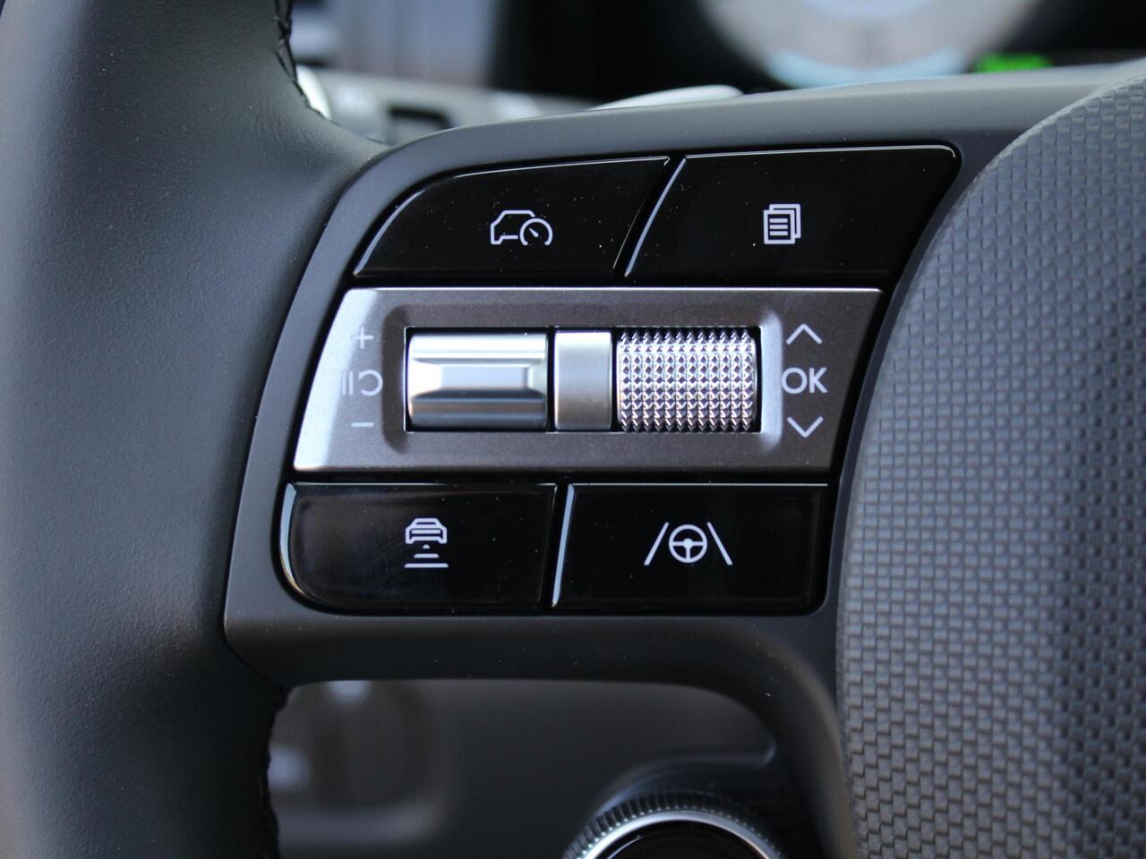 Hyundai INSTER Pulse 49 kWh / Winter Pack / Stoel- + Stuurverwarming / Navigatie + Apple Carplay/Android Auto / Climate Control / Keyless Entry & Start / Warmtepomp /