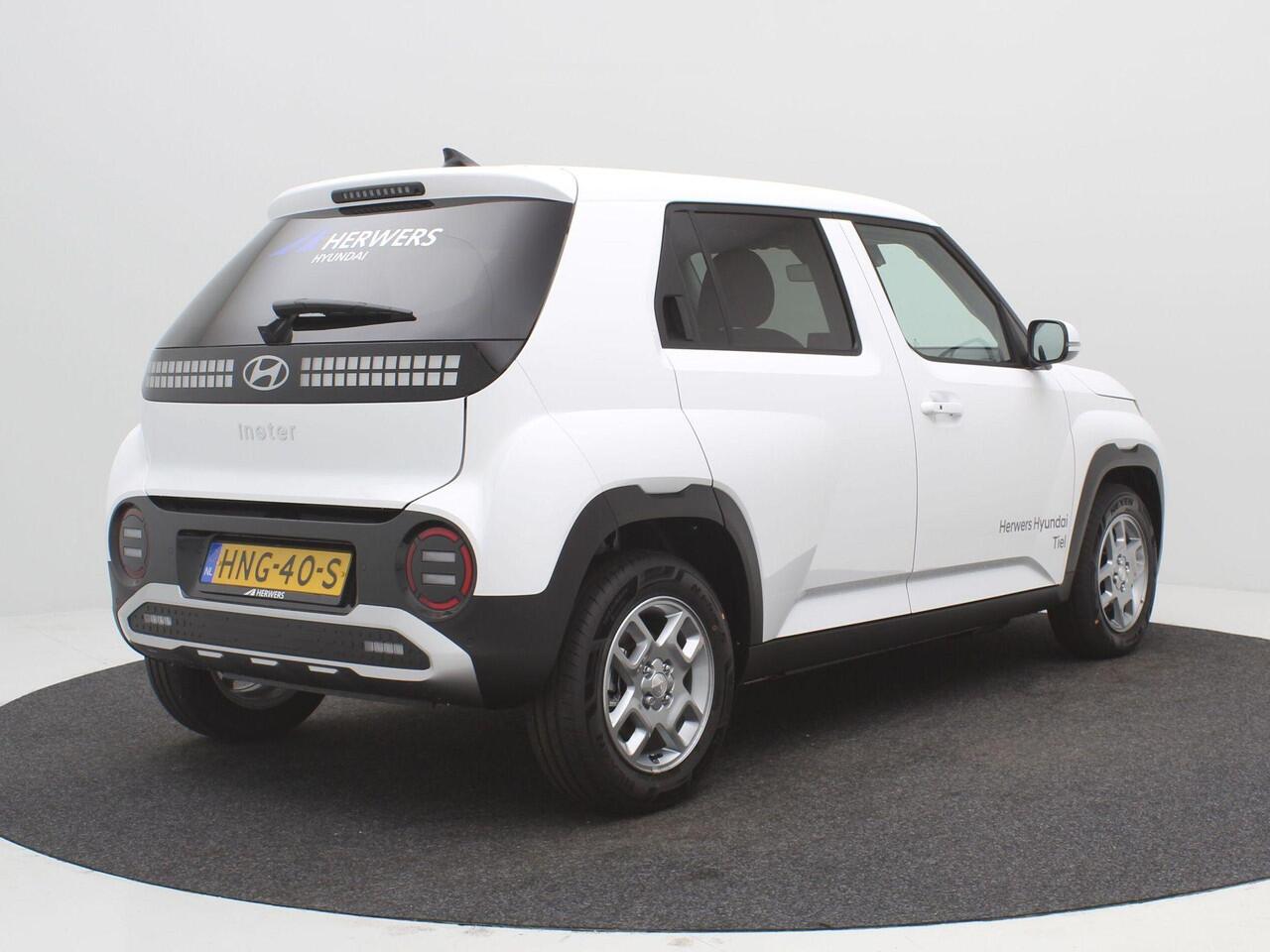 Hyundai INSTER Pulse 49 kWh / Navigatie / Parkeersensoren voor & achter / 15" LMV / Verschuifbare achterbank / Verlichting LED / Adaptieve Cruise control /