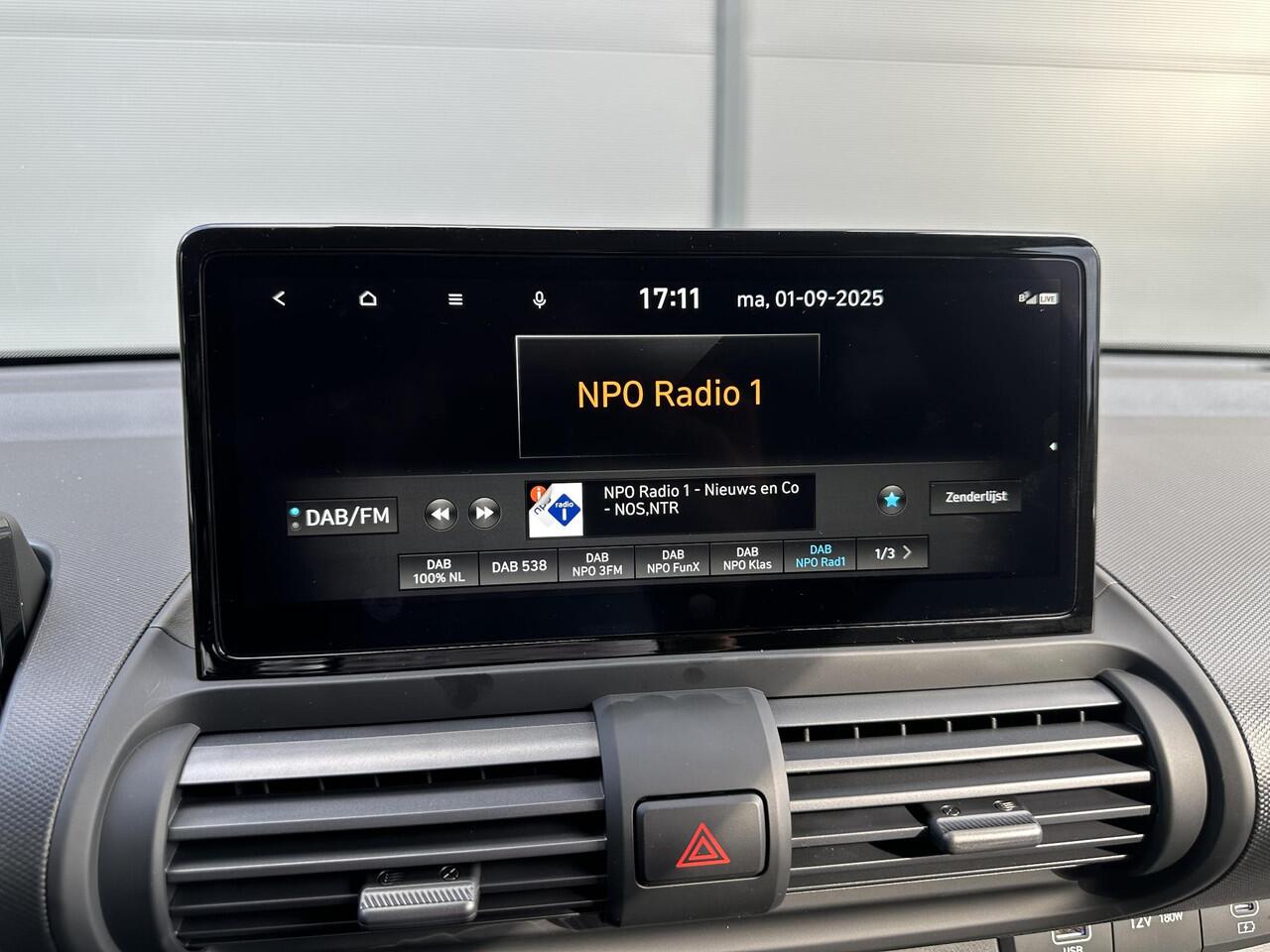 Hyundai INSTER Evolve 49 kWh / Navigatie / Achteruitrijcamera / Apple Carplay & Android Auto / Adaptive Cruise Control / Automatische Airco / 3 Fase /
