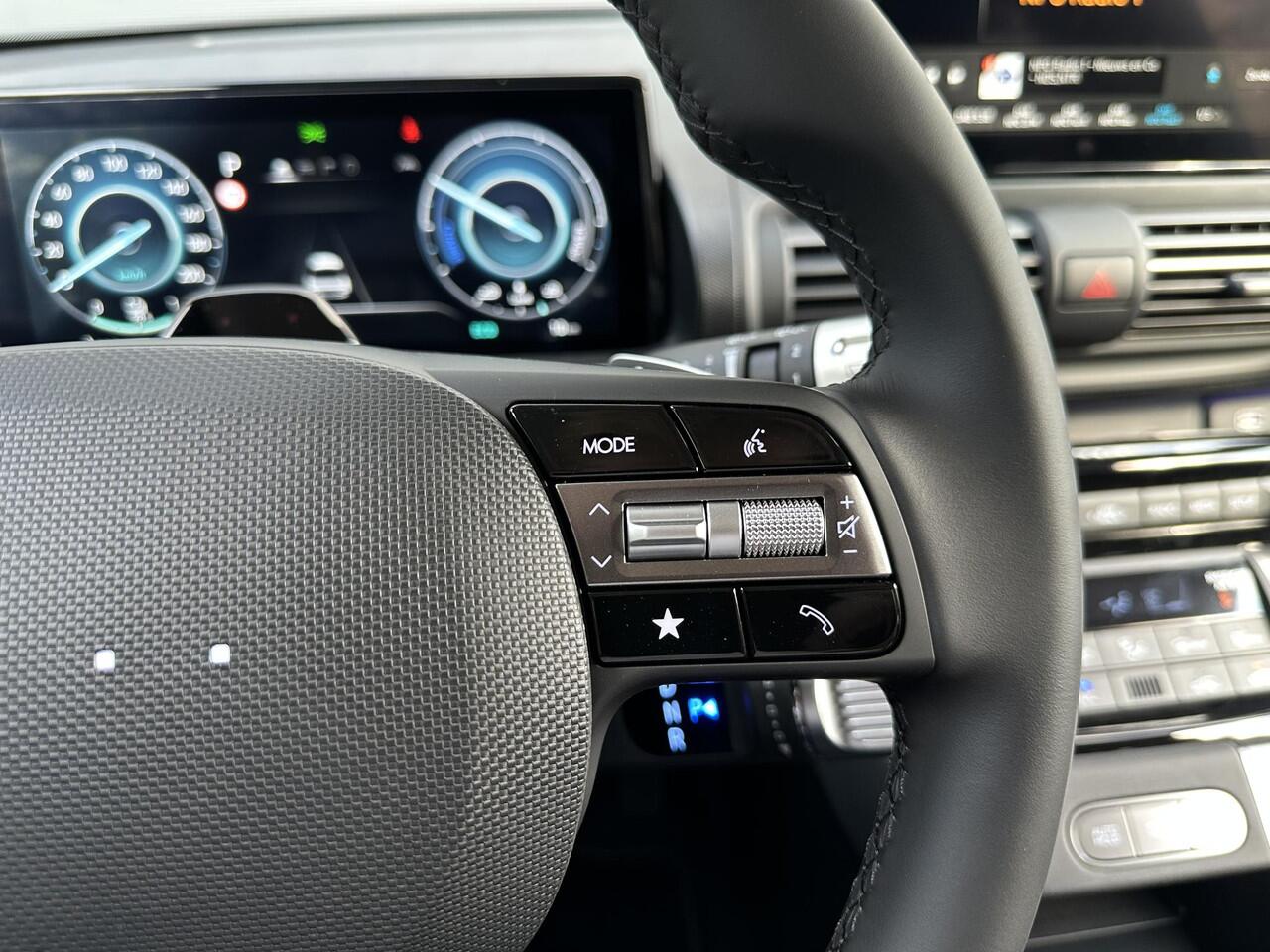 Hyundai INSTER Evolve 49 kWh / Navigatie / Achteruitrijcamera / Apple Carplay & Android Auto / Adaptive Cruise Control / Automatische Airco / 3 Fase /