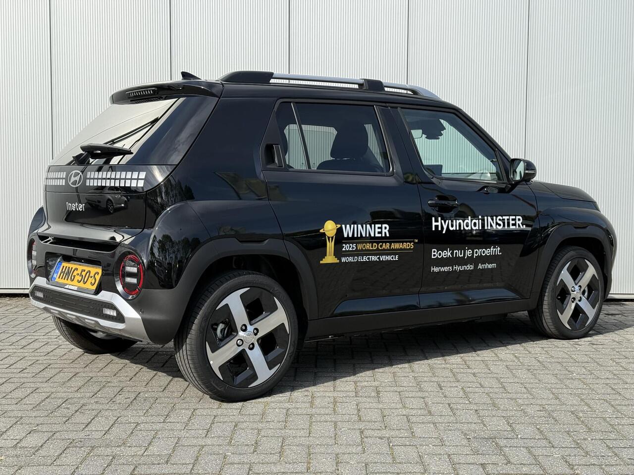 Hyundai INSTER Evolve 49 kWh / Winter & Tech Pack / 370 KM WLTP / 360 Camera / Warmtepomp / Stoel- & Stuurverwarming / Dynamische Navigatie / LED /