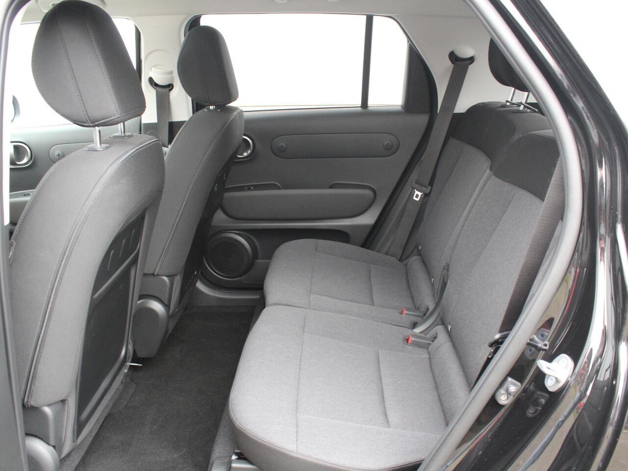 Hyundai INSTER Evolve 49 kWh / Winter & Tech Pack / 370 KM WLTP / 360 Camera / Warmtepomp / Stoel- & Stuurverwarming / Dynamische Navigatie / LED /