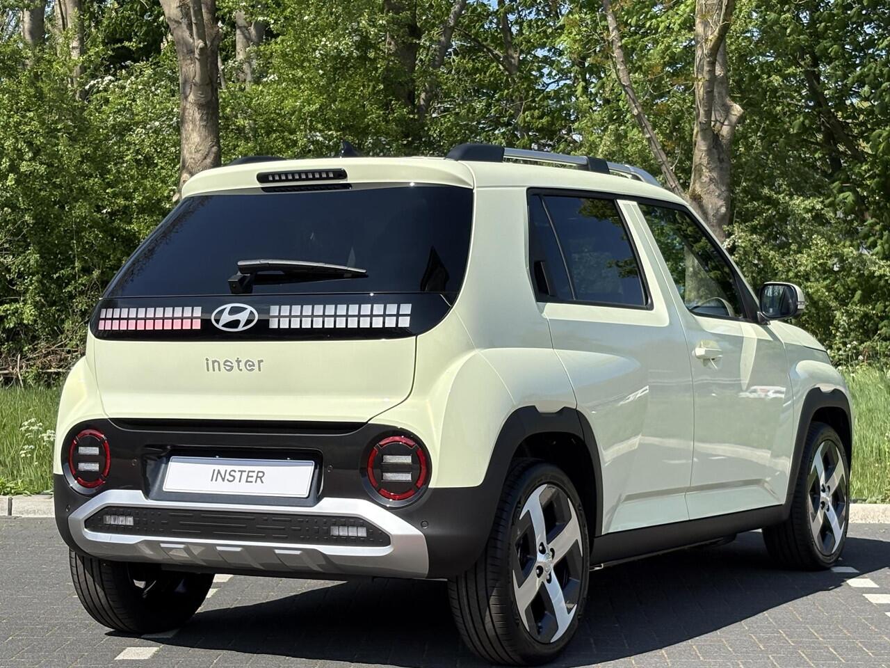 Hyundai INSTER Evolve Sky 49 kWh | ¤2515 KORTING | 360 CAMERA | STOELVERWARMING | SENSOREN VOOR & ACHTER | SCHUIF/-KANTEL DAK |