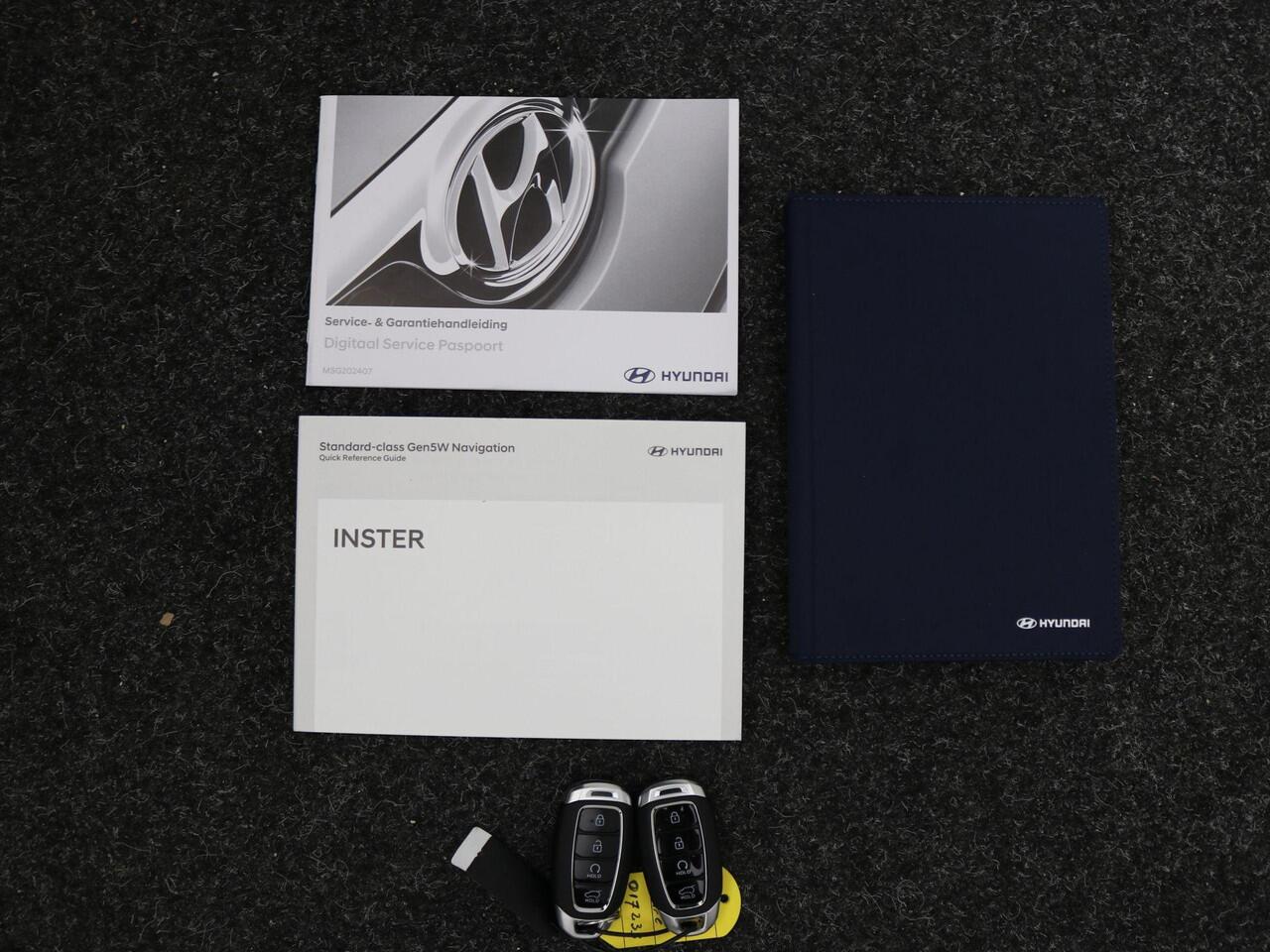 Hyundai INSTER Pulse 49 kWh / Navigatie / Parkeersensoren voor & achter / 15" LMV / Verschuifbare achterbank / Verlichting LED / Adaptieve Cruise control /