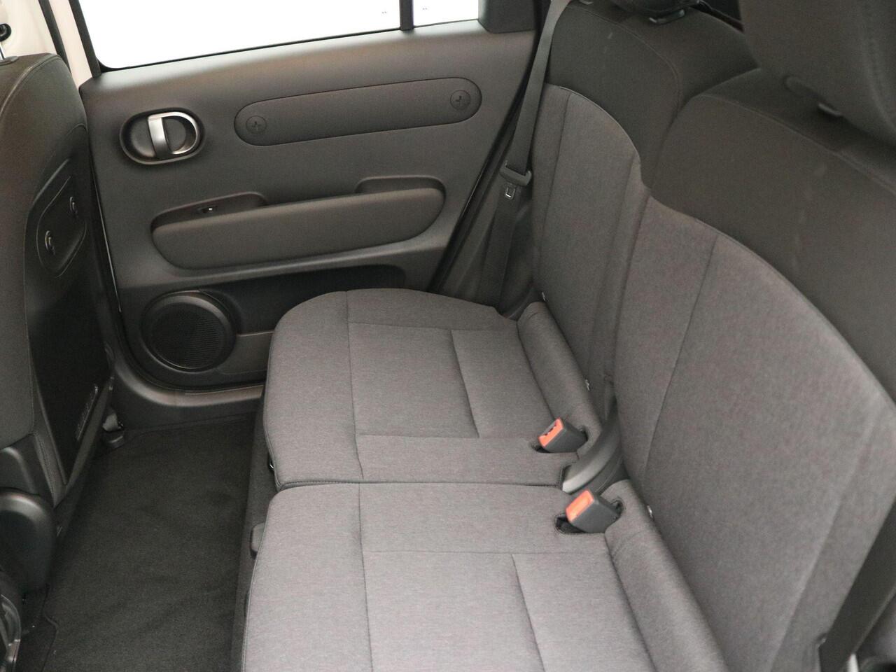 Hyundai INSTER Pulse 49 kWh / Navigatie / Parkeersensoren voor & achter / 15" LMV / Verschuifbare achterbank / Verlichting LED / Adaptieve Cruise control /