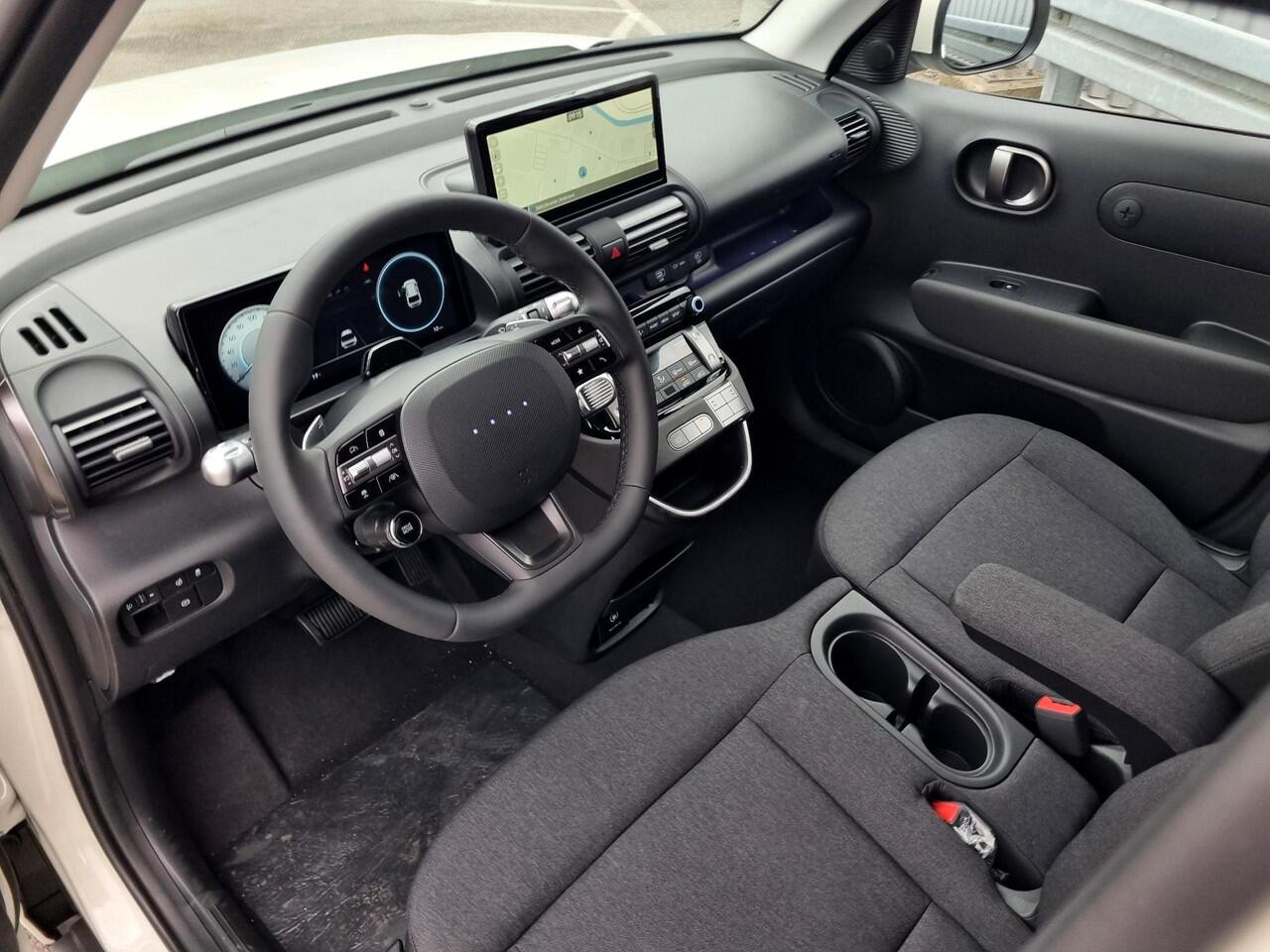 Hyundai INSTER Evolve Sky Plus 49 kWh / Apple Carplay / Android Auto / 360 camera / parkeersensoren voor & acchter