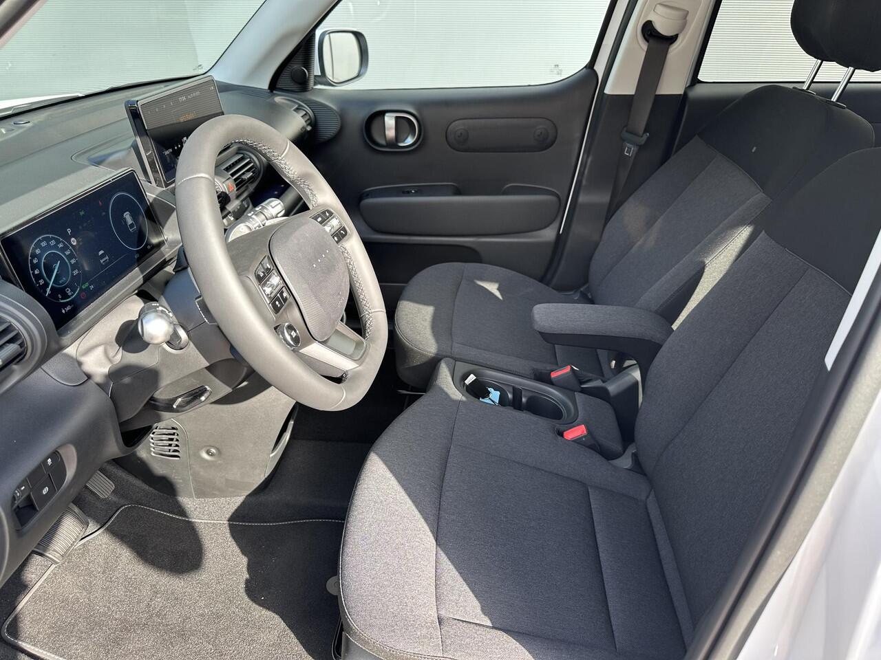 Hyundai INSTER Evolve 49 kWh / Navigatie / Achteruitrijcamera / Apple Carplay & Android Auto / Adaptive Cruise Control / Automatische Airco / 3 Fase /