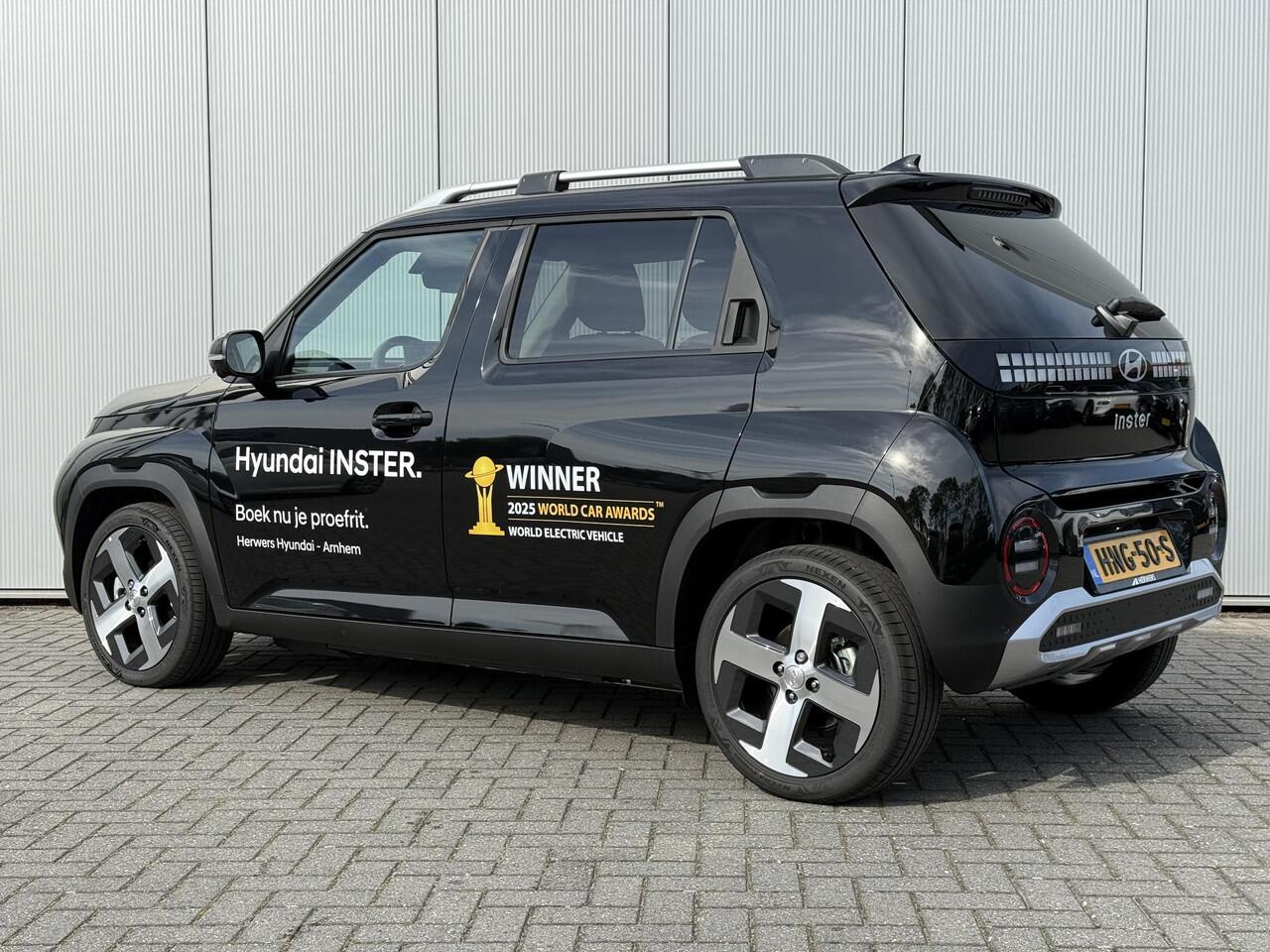 Hyundai INSTER Evolve 49 kWh / Winter & Tech Pack / 370 KM WLTP / 360 Camera / Warmtepomp / Stoel- & Stuurverwarming / Dynamische Navigatie / LED /