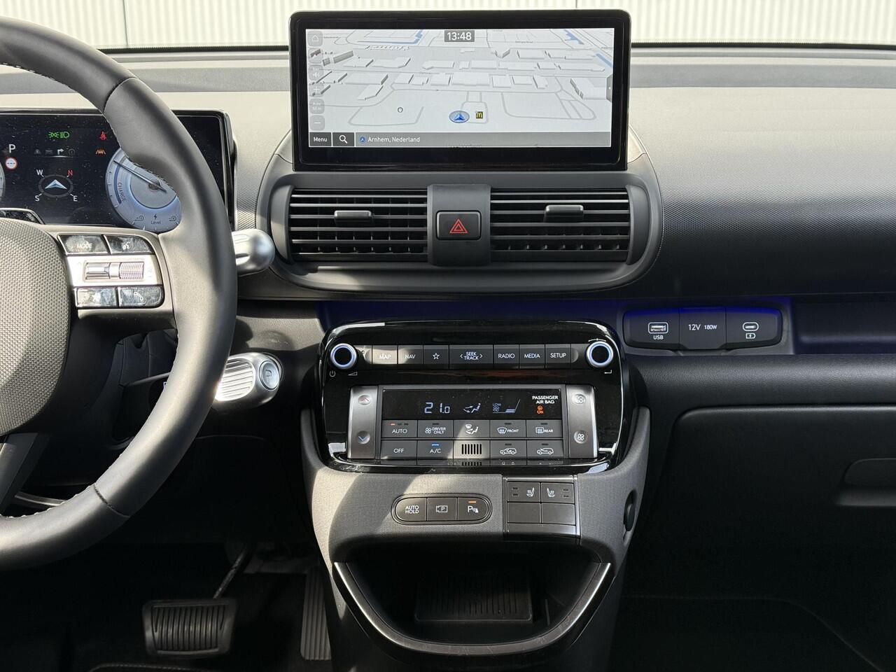 Hyundai INSTER Evolve 49 kWh / Winter & Tech Pack / 370 KM WLTP / 360 Camera / Warmtepomp / Stoel- & Stuurverwarming / Dynamische Navigatie / LED /