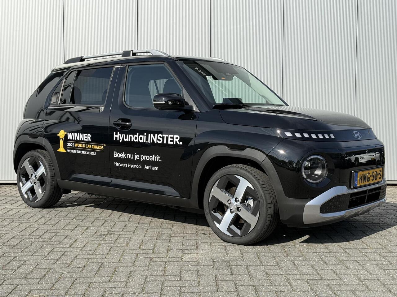 Hyundai INSTER Evolve 49 kWh / Winter & Tech Pack / 370 KM WLTP / 360 Camera / Warmtepomp / Stoel- & Stuurverwarming / Dynamische Navigatie / LED /