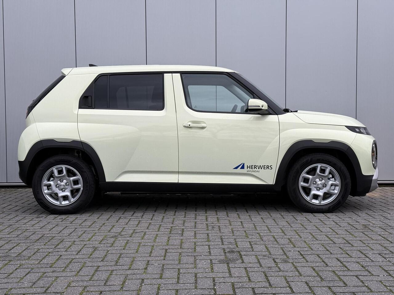 Hyundai INSTER Pulse 49 kWh / Dynamische Navigatie / Achteruitrijcamera / Parkeersensoren Voor + Achter / Leder Stuurwiel /