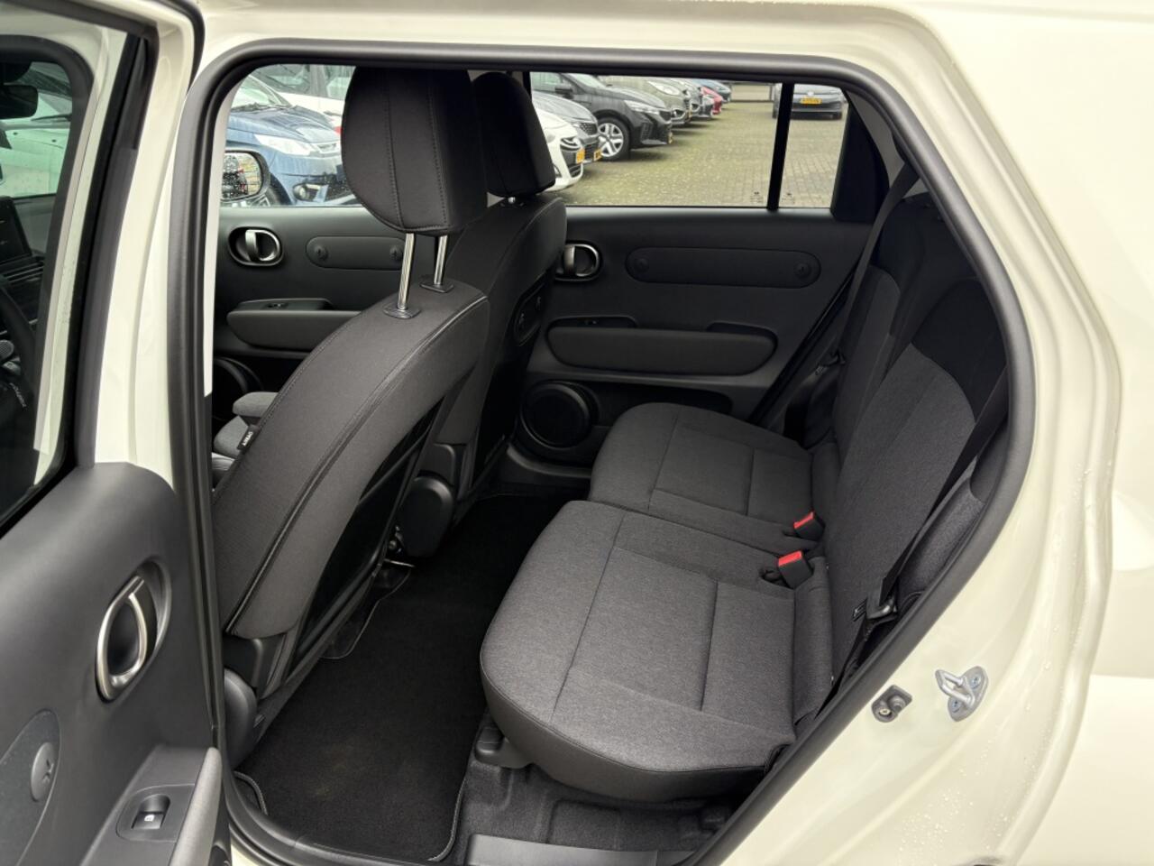 Hyundai INSTER Evolve 49 kWh met Winter Pack + Tech Pack