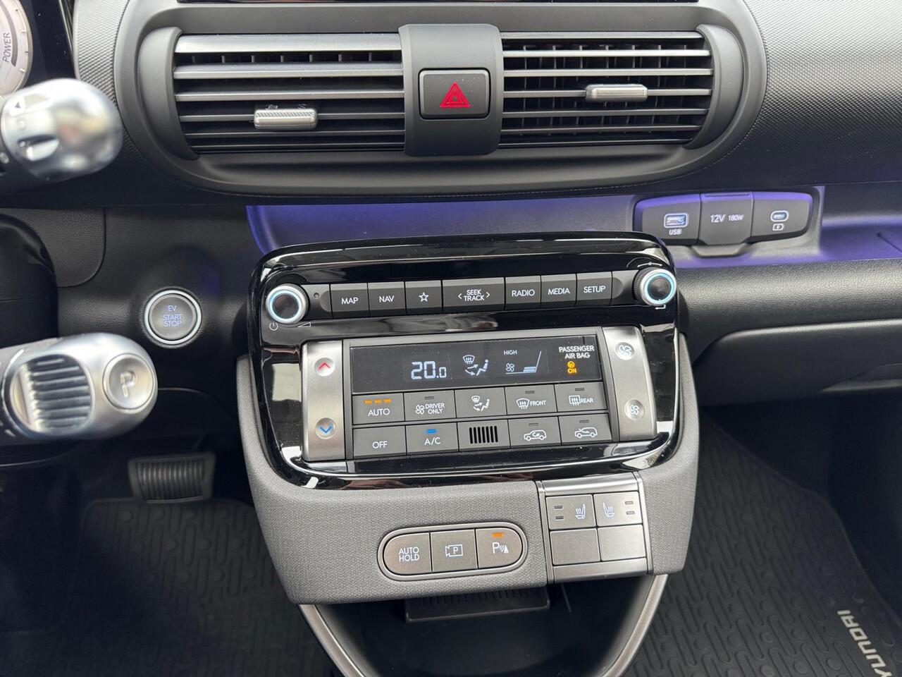 Hyundai INSTER Evolve Sky 49kWh 116pk | ¤3.100 KORTING | TECHPACK | WINTERPACK | 360° CAMERA | STOELVERW. | SENSOREN VOOR + ACHTER | SCHUIF/KANTELDAK |