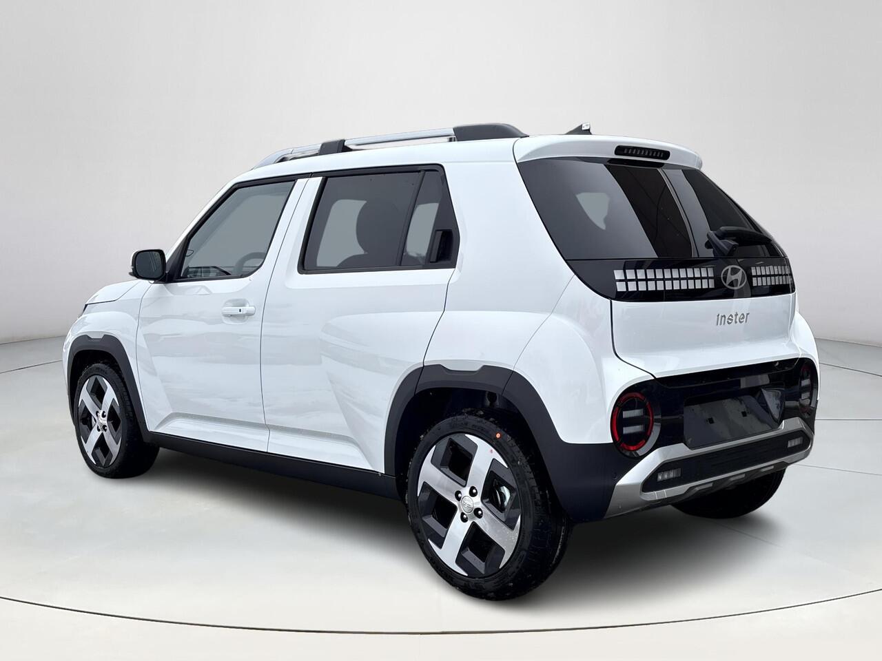 Hyundai INSTER Evolve 49 kWh | Winterpack | Uit voorraad leverbaar | Warmtepomp | Stoel en stuurverwarming | Parkeersensoren voor en achter | Adaptieve cruise control