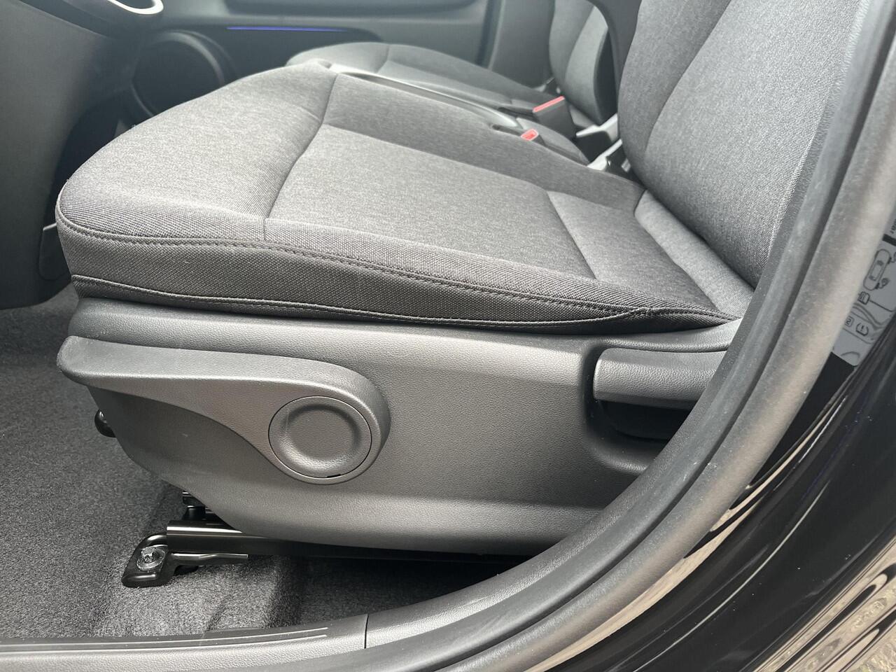 Hyundai INSTER Evolve Sky 49 kWh | Rijklaarprijs! | 3.000 Euro korting | Zonnedak | Apple CarPlay/Android Auto | Cruise Control | 17" wielen |