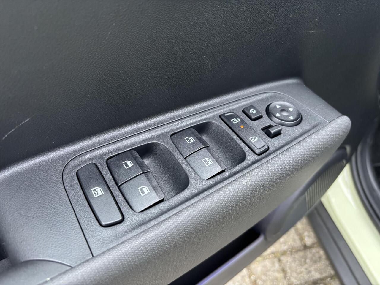 Hyundai INSTER Evolve 49 kWh + Winter & Tech Pack / ¤ 3.000,- Voordeel Op Nieuwprijs / Rijklaarprijs / Direct Leverbaar / Navigatie / LMV / 3-Fase Laden / Warmtepomp /