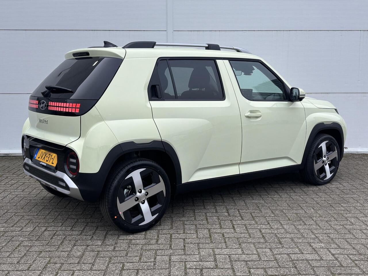 Hyundai INSTER Evolve 49 kWh + Winter & Tech Pack / ¤ 3.000,- Voordeel Op Nieuwprijs / Rijklaarprijs / Direct Leverbaar / Navigatie / LMV / 3-Fase Laden / Warmtepomp /