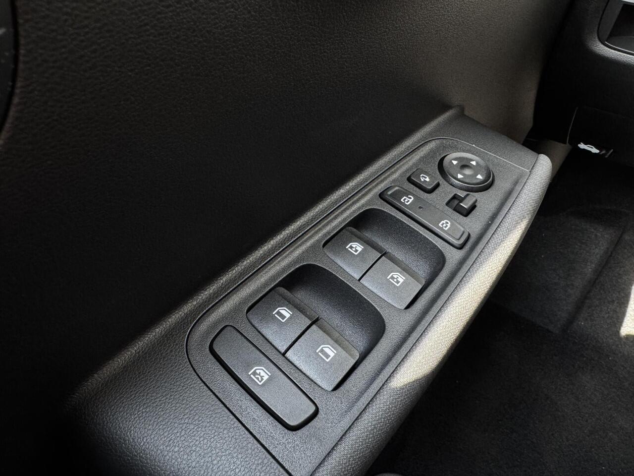 Hyundai INSTER Evolve 49 kWh / Winter & Tech Pack / V2L / 360 Camera / Dynamische Navigatie / Adaptive Cruise Control / Climate Control /
