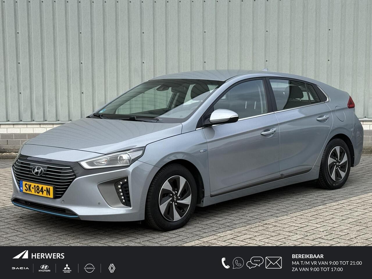 Hyundai IONIQ 1.6 GDi Comfort / Automaat / Parkeersensoren Voor + Achter / Achteruitrijcamera / Adaptieve Cruise Control / Bluetooth / Navigatie / Climate Control / Apple CarPlay & Android Auto / Origineel Nederlands / Dealer Onderhouden /