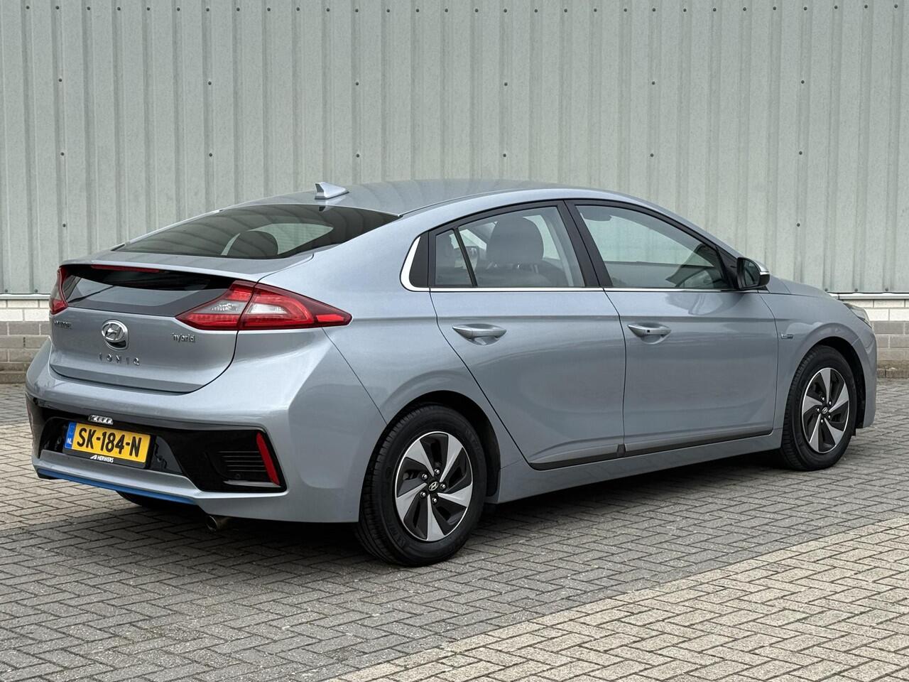 Hyundai IONIQ 1.6 GDi Comfort / Automaat / Parkeersensoren Voor + Achter / Achteruitrijcamera / Adaptieve Cruise Control / Bluetooth / Navigatie / Climate Control / Apple CarPlay & Android Auto / Origineel Nederlands / Dealer Onderhouden /