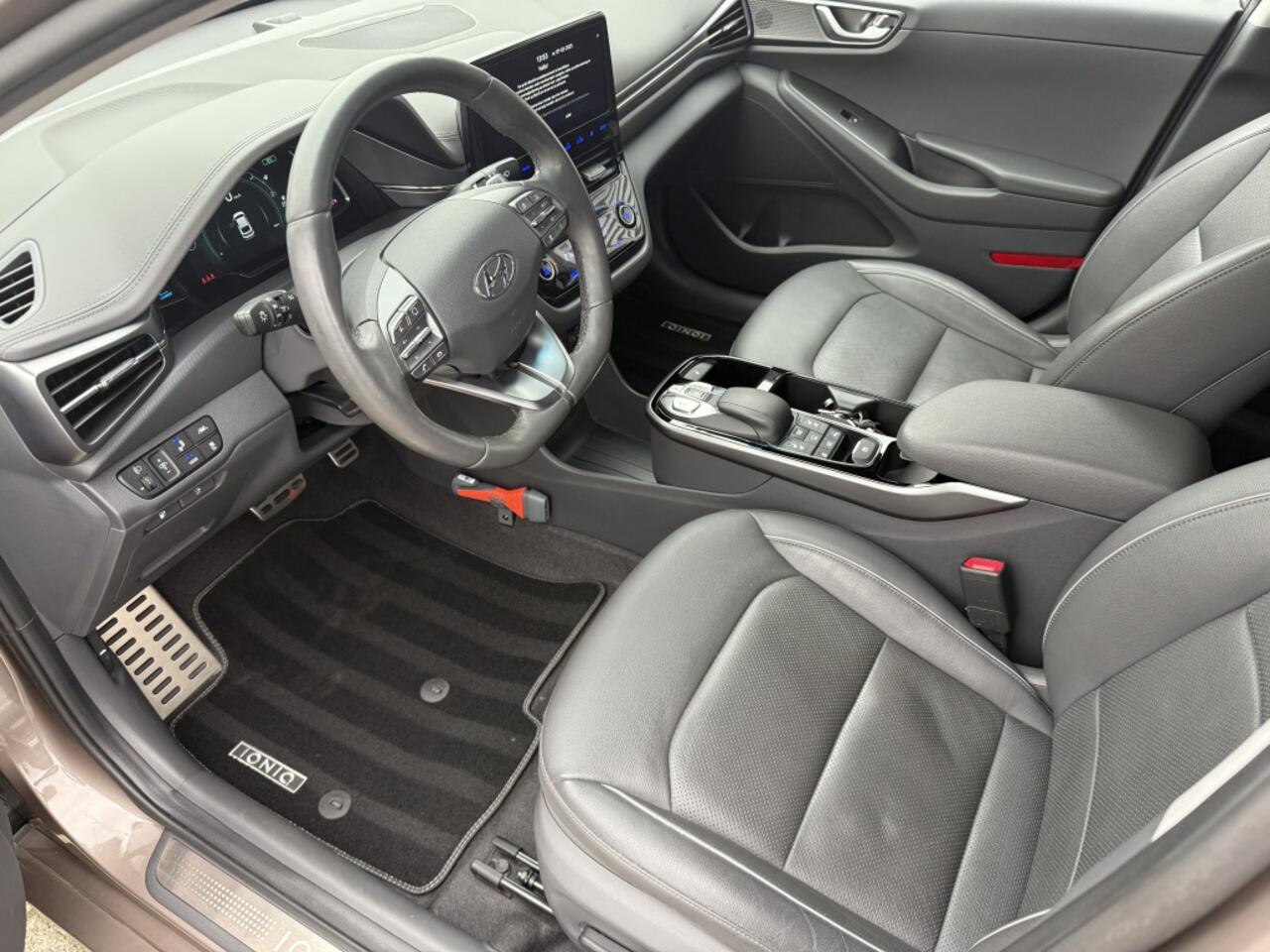 Hyundai IONIQ Premium EV 38 kWh 136PK - MEEST COMPLETE UITVOERING + TREKHAAK