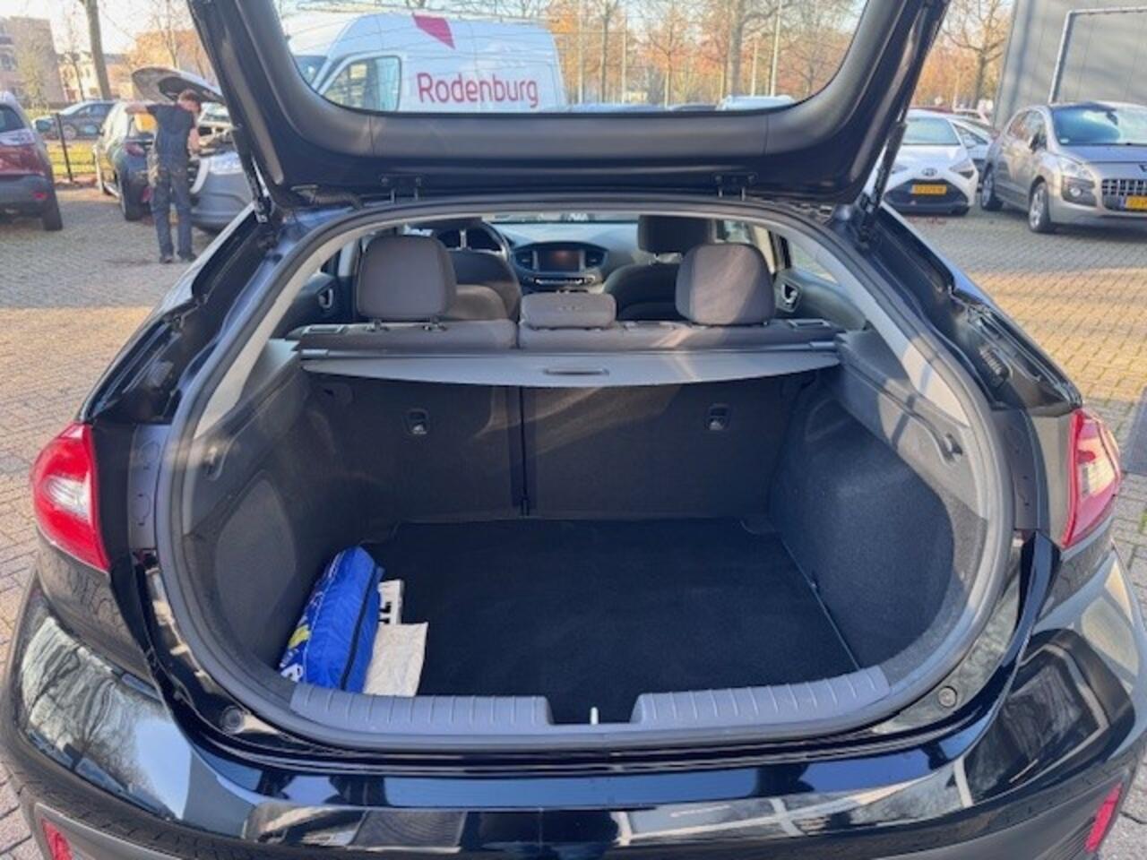 Hyundai IONIQ 1.6 GDi Comfort. Navi, Trekhaak. 5drs.