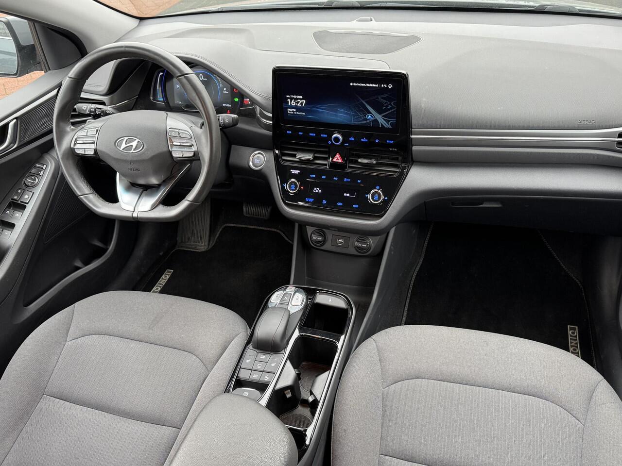 Hyundai IONIQ Comfort EV 38kWh 136pk | AFN. TREKHAAK VOOR FIETSENDRAGER | PARKEERSENSOREN | CAMERA | STOELVERW. | NAVI | APPLE CARPLAY / ANDROID AUTO |