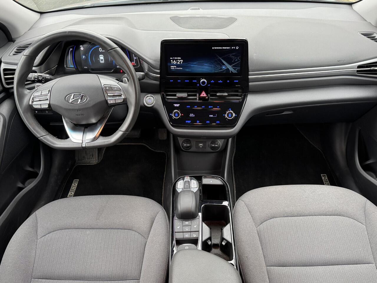 Hyundai IONIQ Comfort EV 38kWh 136pk | AFN. TREKHAAK VOOR FIETSENDRAGER | PARKEERSENSOREN | CAMERA | STOELVERW. | NAVI | APPLE CARPLAY / ANDROID AUTO |