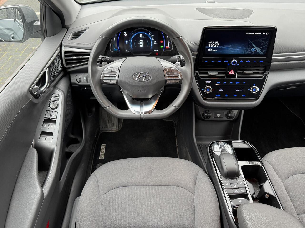 Hyundai IONIQ Comfort EV 38kWh 136pk | AFN. TREKHAAK VOOR FIETSENDRAGER | PARKEERSENSOREN | CAMERA | STOELVERW. | NAVI | APPLE CARPLAY / ANDROID AUTO |