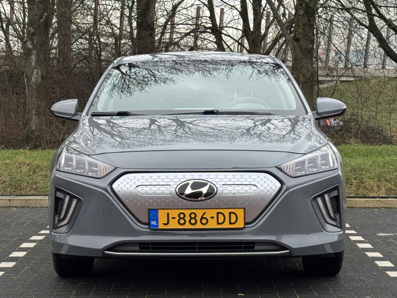 Hyundai IONIQ Comfort EV 38kWh 136pk | AFN. TREKHAAK VOOR FIETSENDRAGER | PARKEERSENSOREN | CAMERA | STOELVERW. | NAVI | APPLE CARPLAY / ANDROID AUTO |