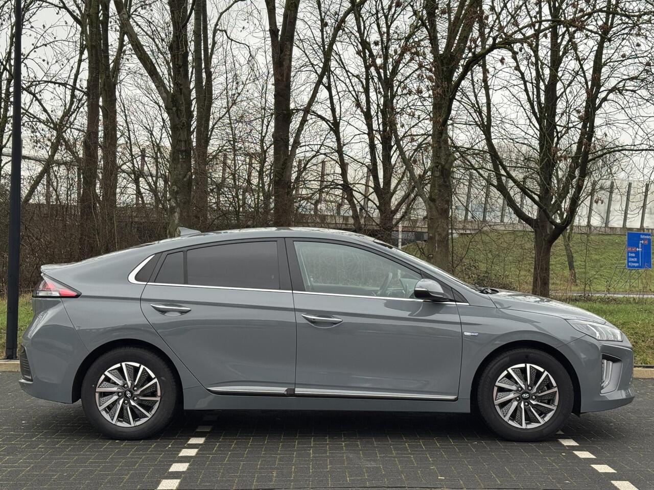 Hyundai IONIQ Comfort EV 38kWh 136pk | AFN. TREKHAAK VOOR FIETSENDRAGER | PARKEERSENSOREN | CAMERA | STOELVERW. | NAVI | APPLE CARPLAY / ANDROID AUTO |