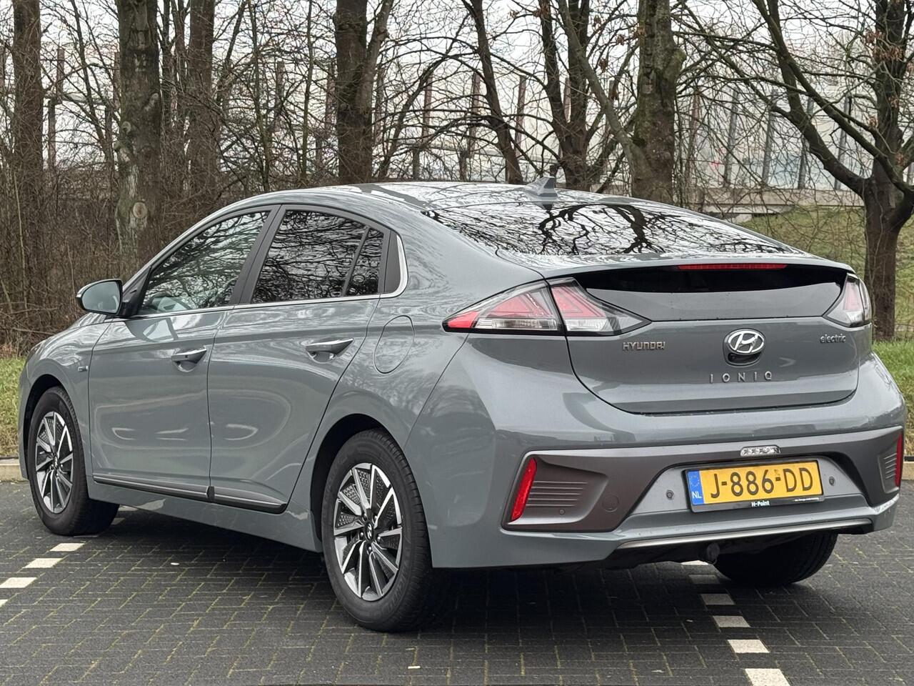 Hyundai IONIQ Comfort EV 38kWh 136pk | AFN. TREKHAAK VOOR FIETSENDRAGER | PARKEERSENSOREN | CAMERA | STOELVERW. | NAVI | APPLE CARPLAY / ANDROID AUTO |