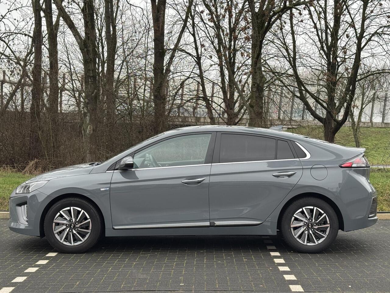 Hyundai IONIQ Comfort EV 38kWh 136pk | AFN. TREKHAAK VOOR FIETSENDRAGER | PARKEERSENSOREN | CAMERA | STOELVERW. | NAVI | APPLE CARPLAY / ANDROID AUTO |
