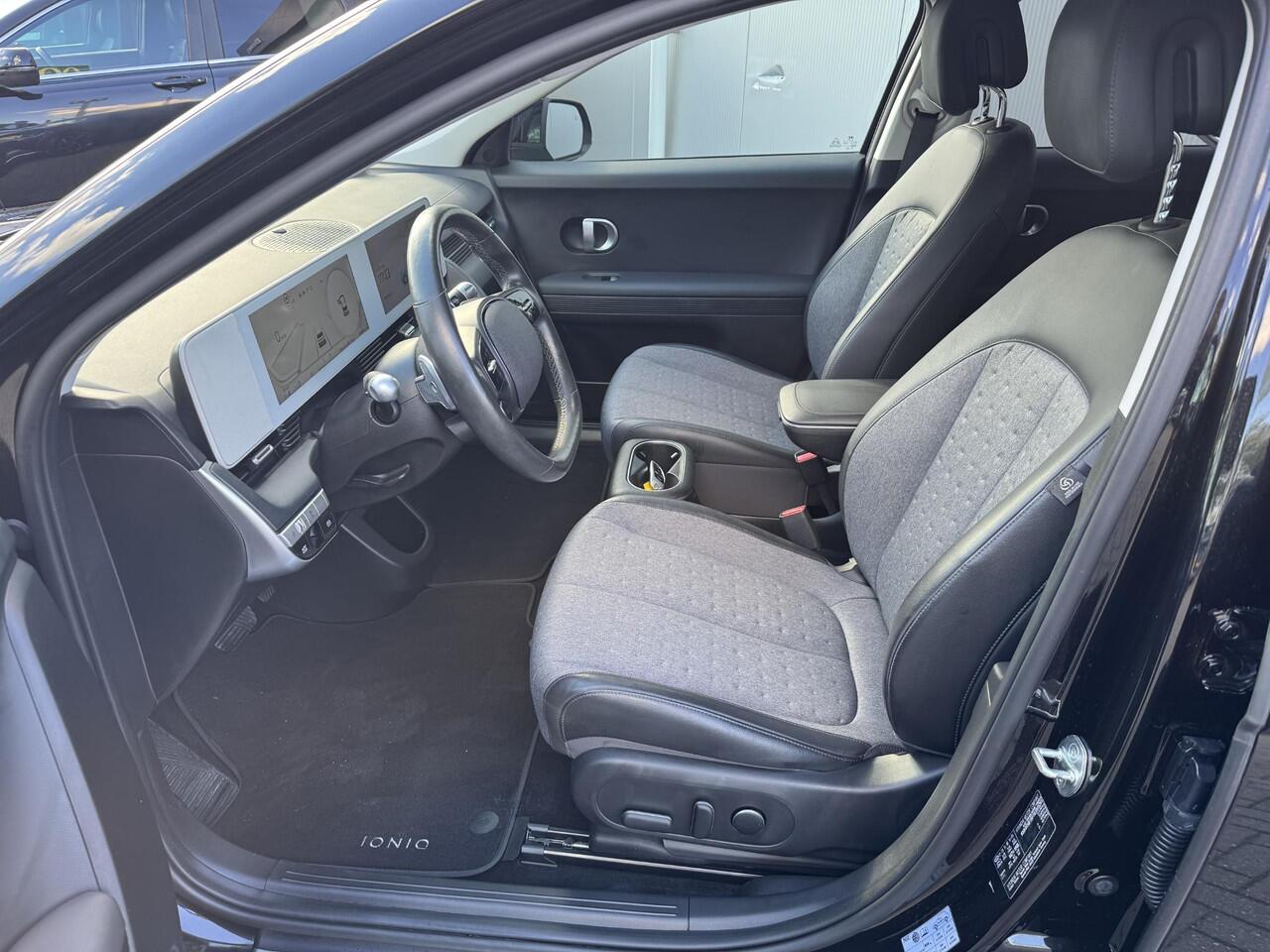 Hyundai IONIQ 5 Style 58 kWh / SOH 98,2 % / Actieradius 384KM WLTP / 3 Fasen Laden / Navigatie / Apple CarPlay & Android Auto / Cruise Control / Dealer Onderhouden / Parkeersensoren / Adaptieve Cruise Control / Privacy Glass / Achteruitrijcamera /