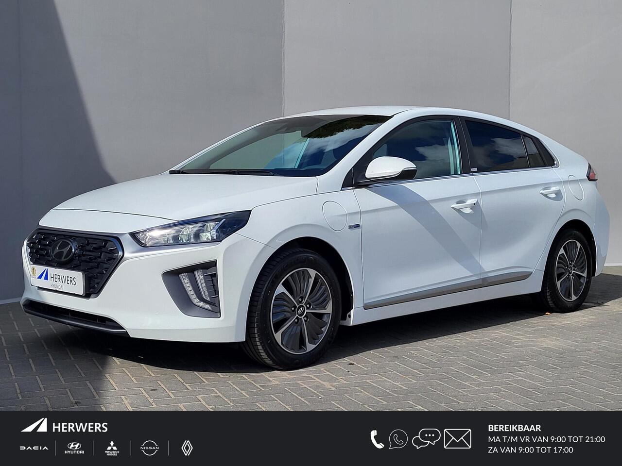 Hyundai IONIQ 1.6 GDi PHEV Comfort Automaat / Navigatie / Camera / Android Auto / Apple Carplay / Infinity-Sound / Cruise Control Adaptief / Stuur- en voorstoel verwarming