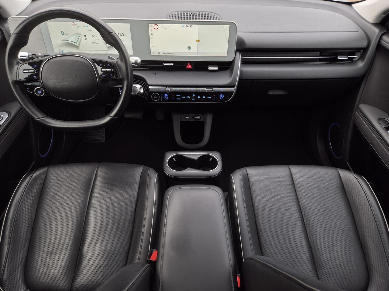 Hyundai IONIQ 5 Lounge 73kWh Automaat / Accu SOH 100% / Fabrieksgarantie tot 10-2026 / Dealer onderhouden / Panoramadak / WLTP 451 km / Afn. trekhaak 1.600 kg / Elektrische klep en stoelen / Stuur-, stoel- en achterbankverwarming /