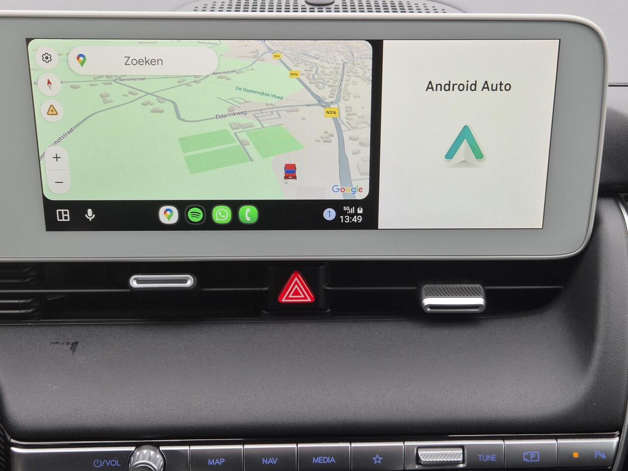 Hyundai IONIQ 5 Lounge 73kWh Automaat / Accu SOH 100% / Fabrieksgarantie tot 10-2026 / Dealer onderhouden / Panoramadak / WLTP 451 km / Afn. trekhaak 1.600 kg / Elektrische klep en stoelen / Stuur-, stoel- en achterbankverwarming /