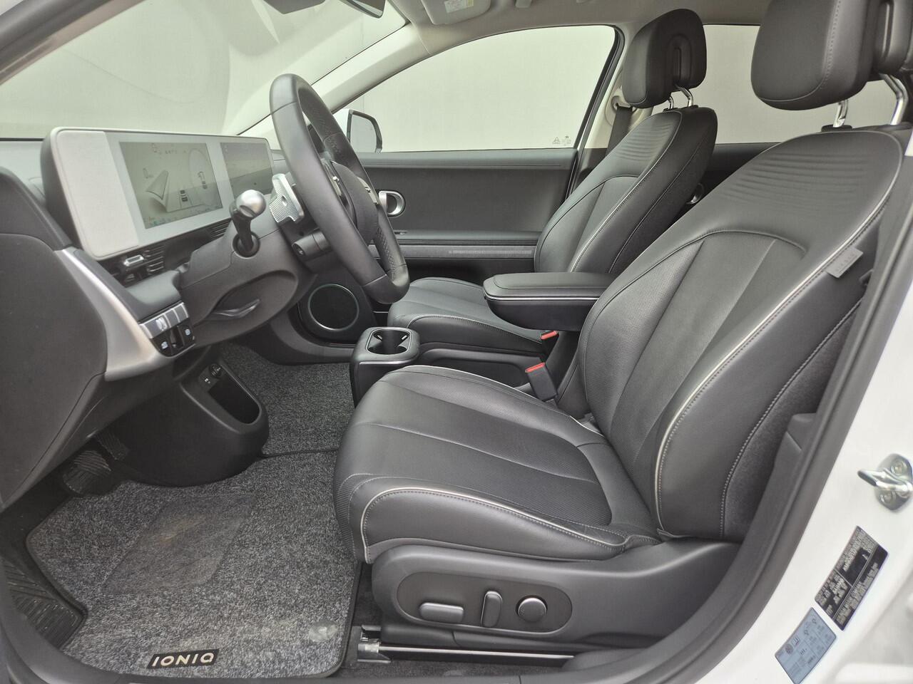 Hyundai IONIQ 5 Lounge Edition 73kWh Automaat / Accu SOH 100% / Fabrieksgarantie tot 04-2026 / Dealer onderhouden / Trekhaak afneembaar / WLTP 451 km / CCS snelladen / Warmtepomp / Stuur-, Stoel en Achterbank verwarming / Adaptief CC /