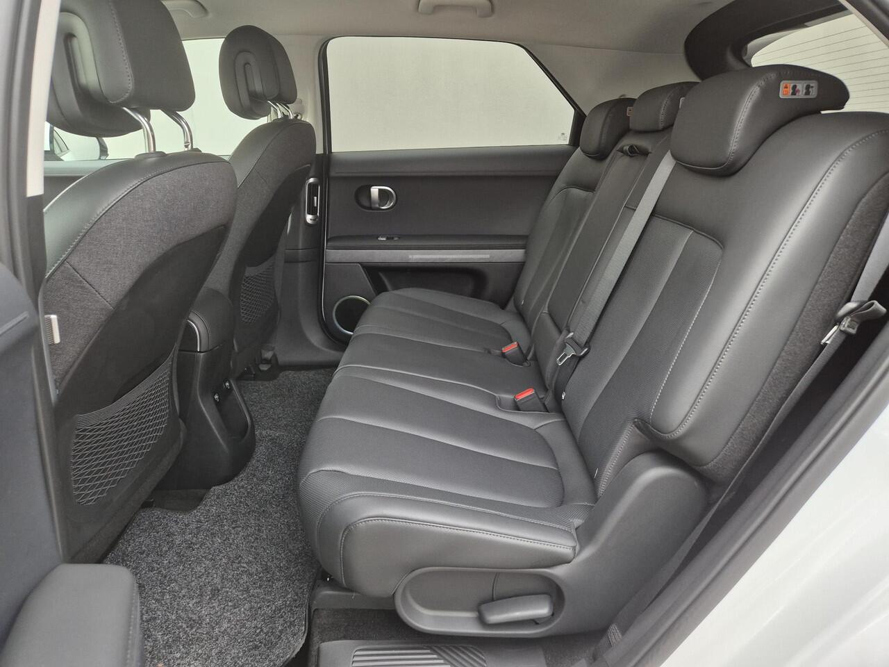 Hyundai IONIQ 5 Lounge Edition 73kWh Automaat / Accu SOH 100% / Fabrieksgarantie tot 04-2026 / Dealer onderhouden / Trekhaak afneembaar / WLTP 451 km / CCS snelladen / Warmtepomp / Stuur-, Stoel en Achterbank verwarming / Adaptief CC /