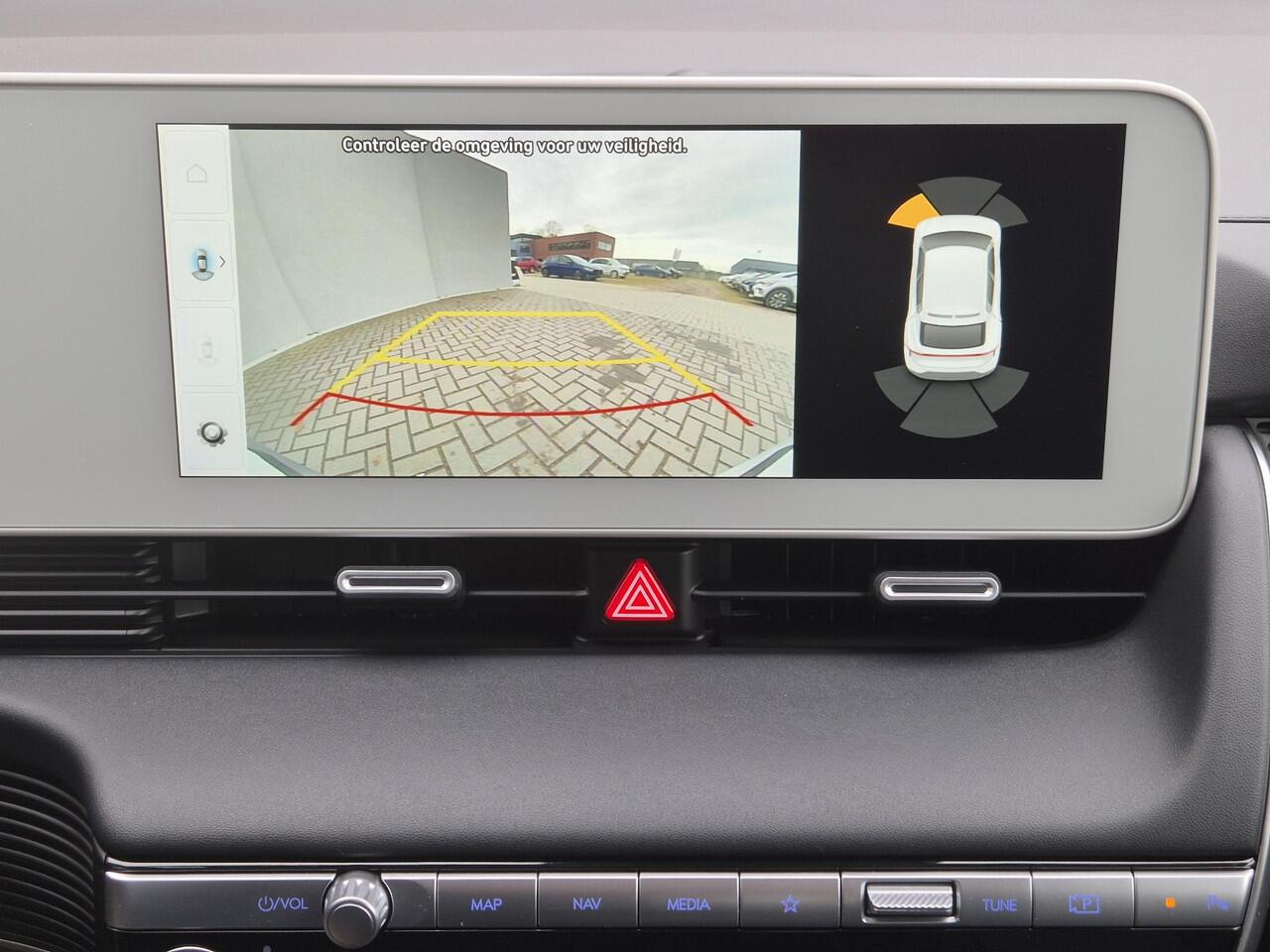 Hyundai IONIQ 5 Lounge Edition 73kWh Automaat / Accu SOH 100% / Fabrieksgarantie tot 04-2026 / Dealer onderhouden / Trekhaak afneembaar / WLTP 451 km / CCS snelladen / Warmtepomp / Stuur-, Stoel en Achterbank verwarming / Adaptief CC /