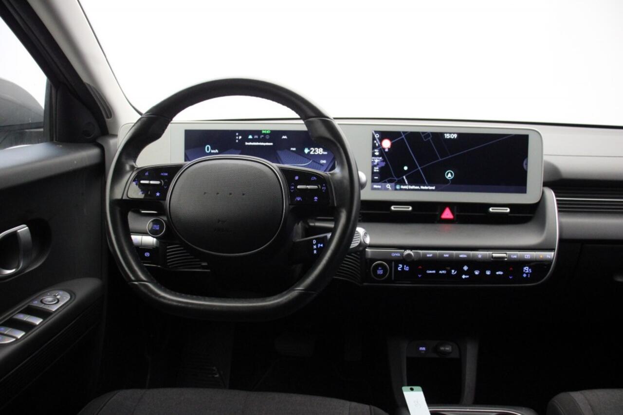 Hyundai IONIQ Style 58 kWh - Digitaal Cockpit, Carplay, Camera, Stoel/Stuur Verw. SOH 97%