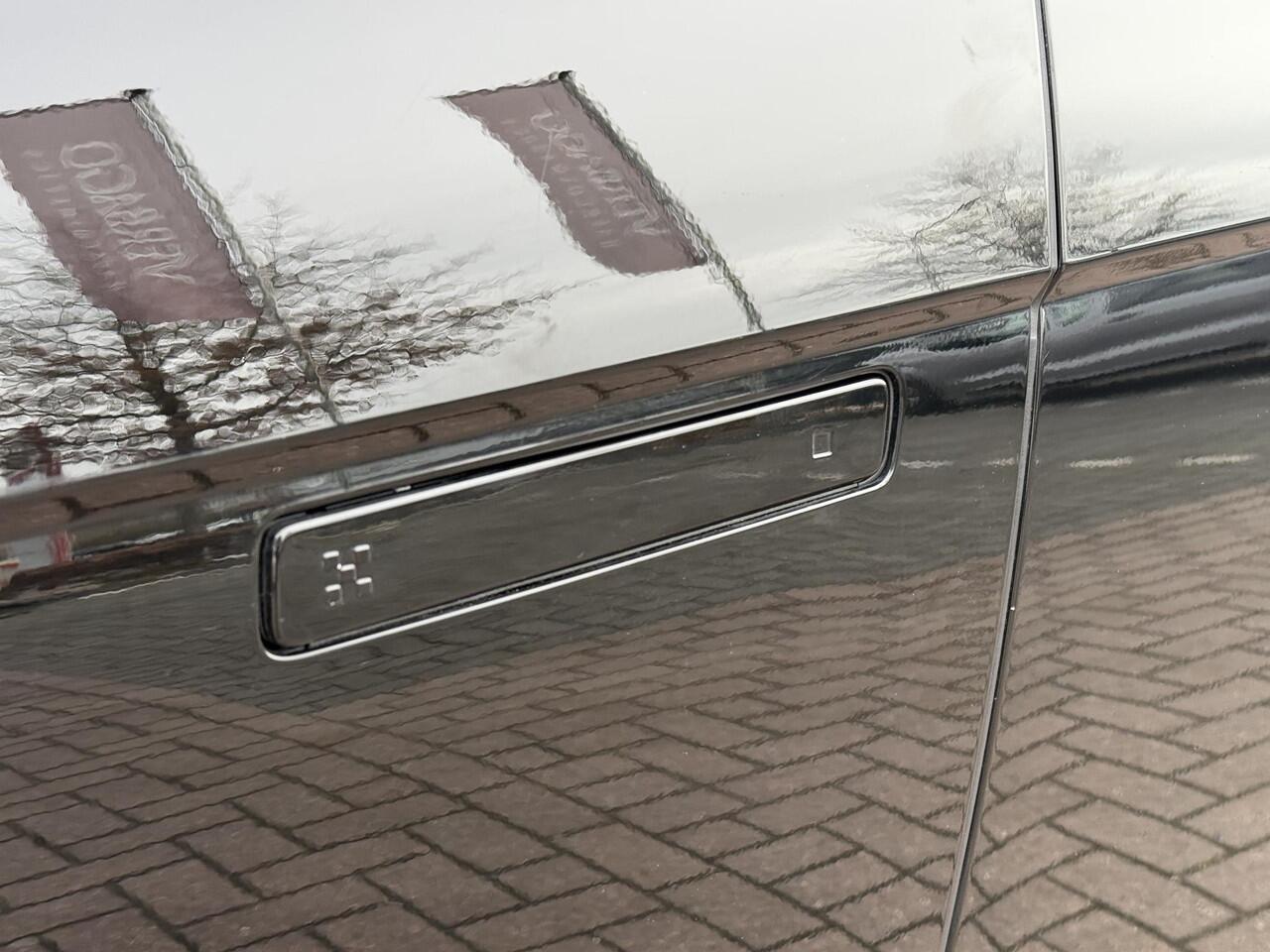 Hyundai IONIQ 5 Lounge 73kWh / NL auto / SOH 100% / Eerste Eigenaar / Dealer Onderhouden / Elektrische Stoelen met Geheugen / Stoel Verwarming+Verkoeling / Adaptive Cruise / Head-Up Display / 360º Camera / Apple Carplay&Android Auto /