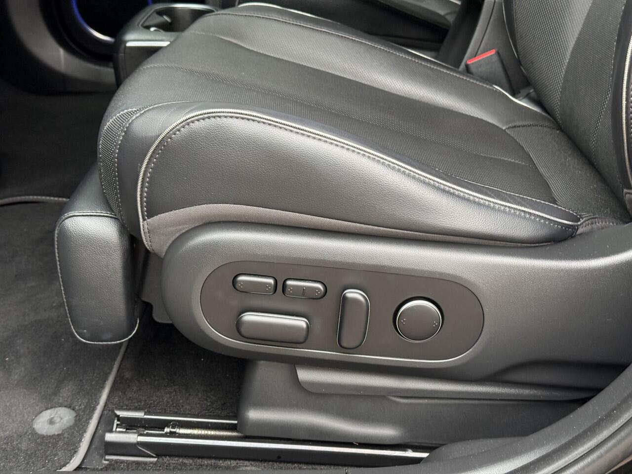 Hyundai IONIQ 5 Lounge 73kWh / NL auto / SOH 100% / Eerste Eigenaar / Dealer Onderhouden / Elektrische Stoelen met Geheugen / Stoel Verwarming+Verkoeling / Adaptive Cruise / Head-Up Display / 360º Camera / Apple Carplay&Android Auto /