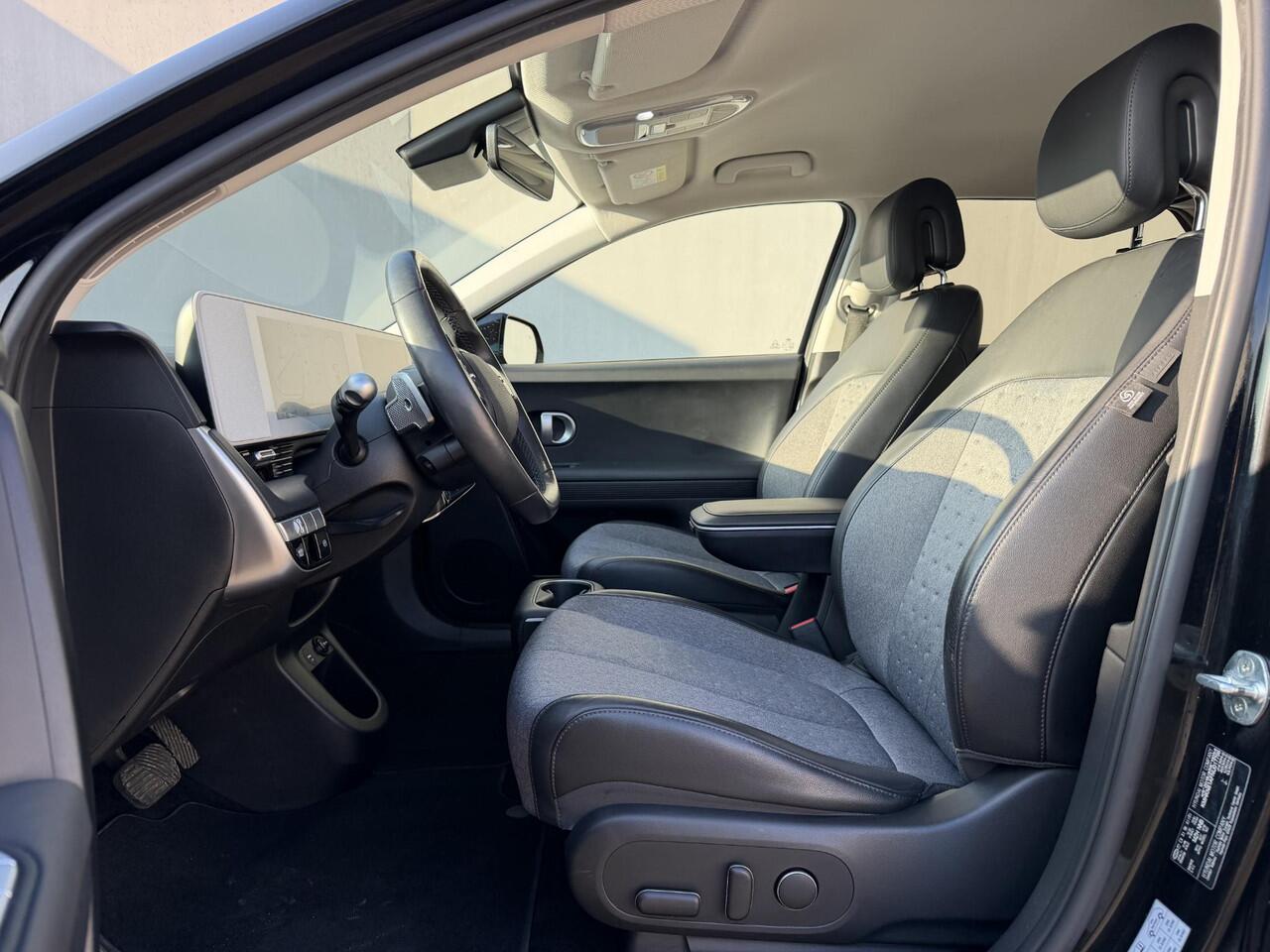 Hyundai IONIQ 5 Connect+ 73kWh / Fabrieksgarantie tot 11-2026 / SOH 100% / Dealer Onderhouden / 8 Jaar Batterij Garantie / Warmtepomp / 20" Lounge Wielen / Camera / Elektr. Stoelen / Stoel & Stuurwiel Verwarming / Achterbank Verwarming / Apple Carplay & Android Auto /